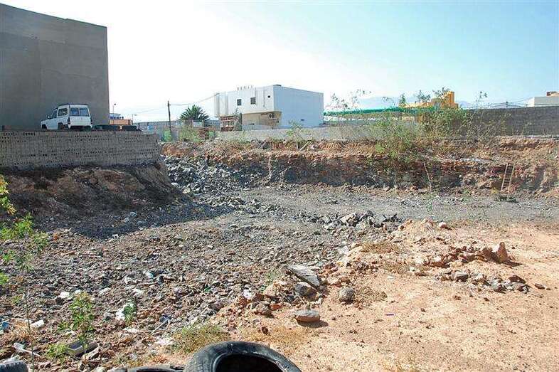 Solar donde está prevista la construcción de 76 viviendas (Foto TA)